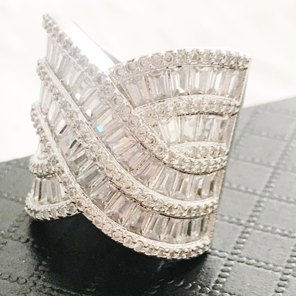 Jewelry - NWT Multi Stone Barrel Ring